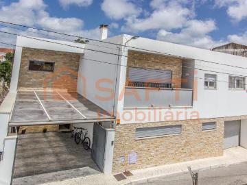 Moradia Geminada de dois pisos T3 com Garagem 267m² Pataias