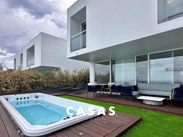 Moradia Geminada de Luxo Mobilada com Piscina | São Martin. 301m² São Martinho