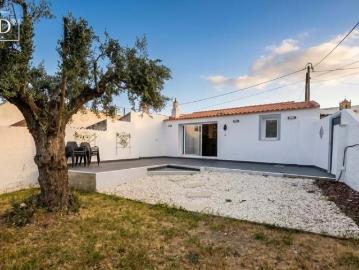 Moradia geminada de 2 quartos totalmente renovada com jardim. 90m² Castro Verde e Casével