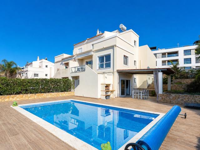Moradia geminada de 4 quartos com vistas para o rio, piscina. 216m² Ferragudo