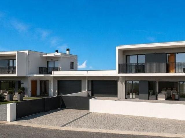 Moradia geminada em Maceira 224m² Maceira
