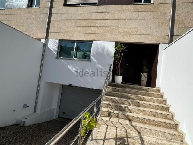 Moradia geminada em Mesão Frio