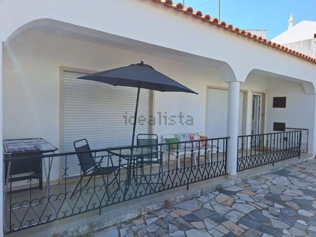 Moradia geminada em Albufeira, Albufeira e Olhos de Água