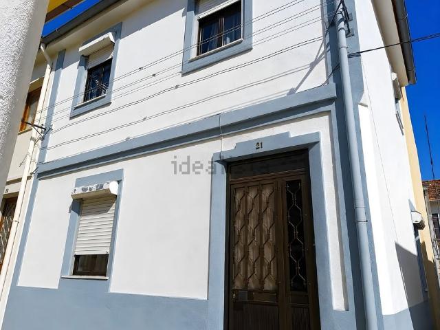 Moradia geminada em Batalha Guindais, Cedofeita Santo Ildefonso Sé Miragaia São Nicolau Vitória
