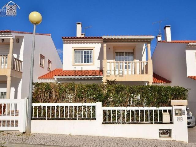 Moradia geminada em São Martinho do Porto