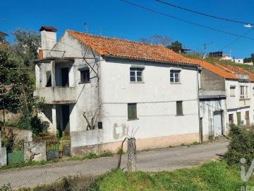Moradia geminada em Vale de Azares