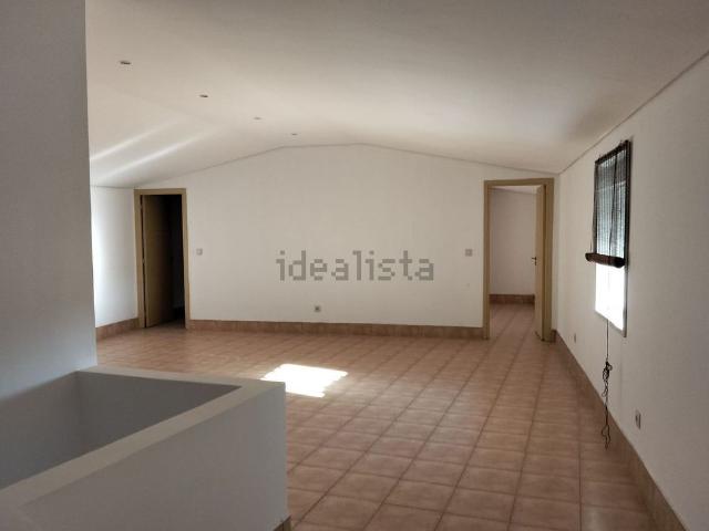 Moradia geminada em Zona Este, São Felix da Marinha