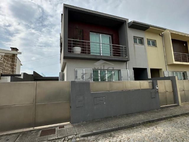 Moradia geminada, para venda, Vila do Conde Mindelo
