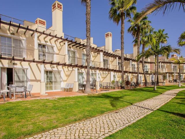 Moradia Geminada para venda Vilamoura | 4 quartos 240m² Quarteira