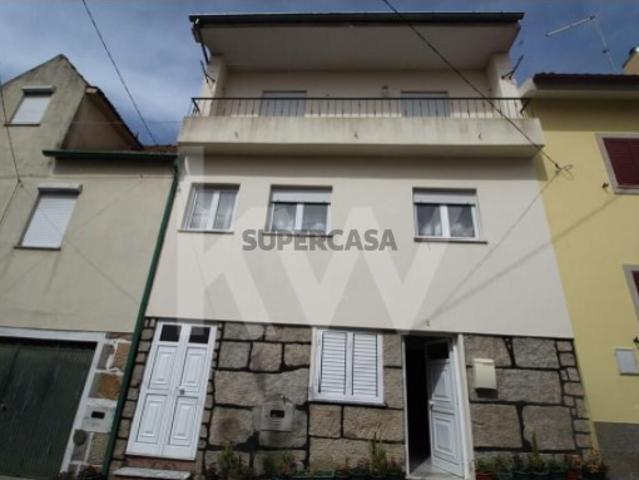 Moradia Geminada Remodelada em Bobadela, Oliveira do Hospital, Coimbra