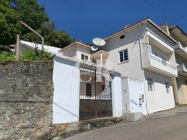 Moradia Geminada Renovada de 3 Quartos em Vila Nova de Poiares