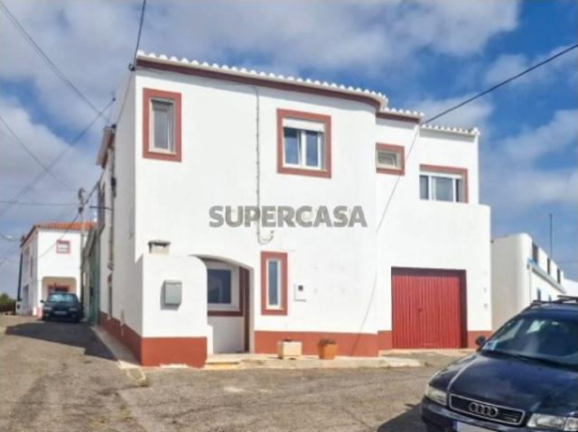Moradia Geminada Renovada em Almádena, Lagos
