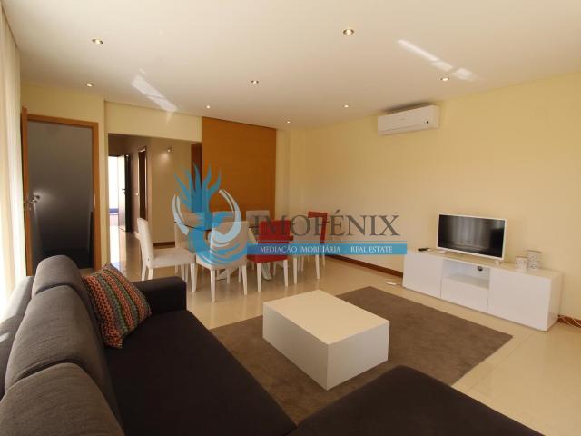 Moradia Geminada renovada T2+1 com piscina e garagem Patrov. 119m² Albufeira e olhos de água