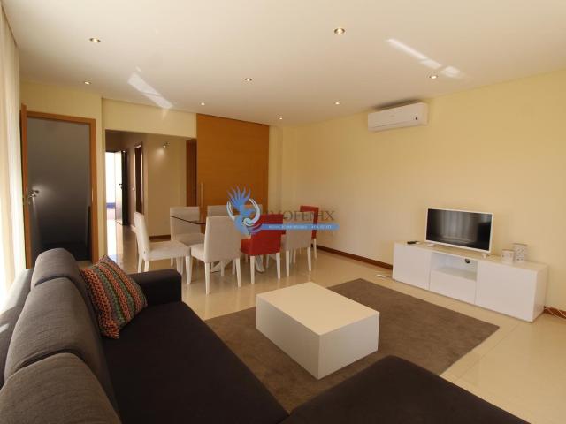 Moradia Geminada renovada T2+1 com piscina e garagem Patrov. 119m² Albufeira e olhos de água