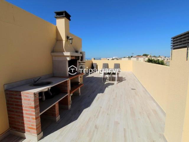 Moradia geminada renovada T2 com piscina e garagem Patroves. 109m² Albufeira e Olhos de Água
