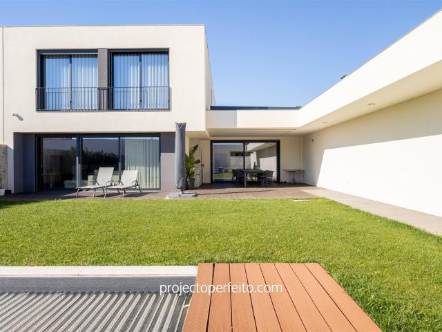 Moradia Geminada T4+1 Venda em Gulpilhares e Valadares,Vila. 215m² Gulpilhares