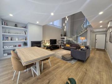 Moradia geminada T4+4, arquitetura contemporânea com garagem Palhais