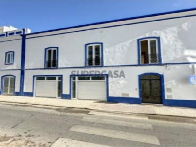 Moradia Geminada T4 no centro de Portimão perto do Rio Arade