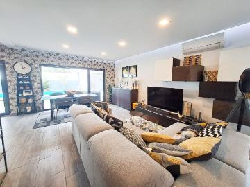 Moradia geminada T4, arquitetura contemporânea com garagem e. 135m² Charneca De Caparica