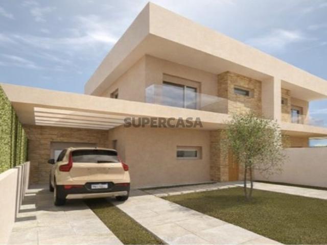 Moradia Geminada T4 c/ Garagem Amora
