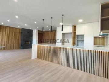 Moradia Geminada T4, com 2 suites