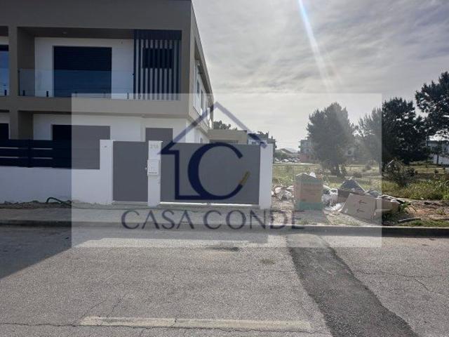 Moradia Geminada T4 com 3 Suítes Fernão Ferro 202m² Fernão Ferro