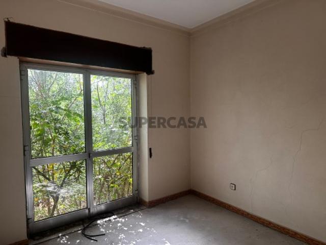 Moradia Geminada T4 com Terreno