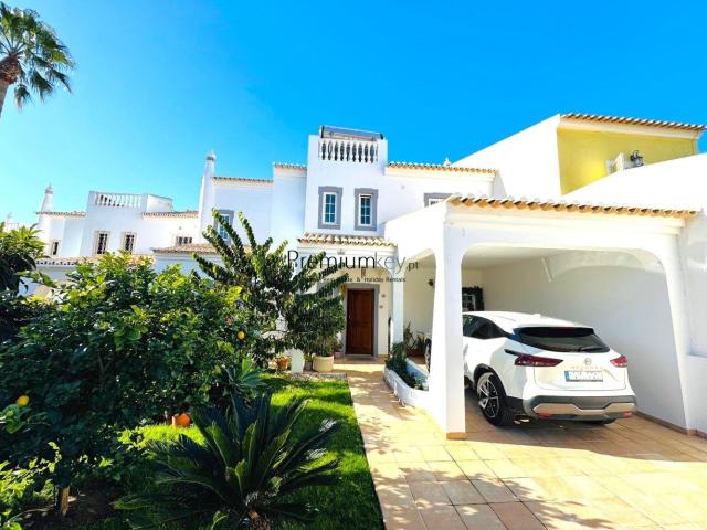 Moradia geminada T4 com piscina em Albufeira 190m² Albufeira e Olhos de Água