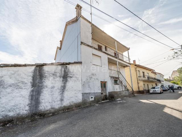 Moradia Geminada T3 / Covilhã, Barco