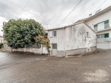 Moradia Geminada T3 / Covilhã, Erada