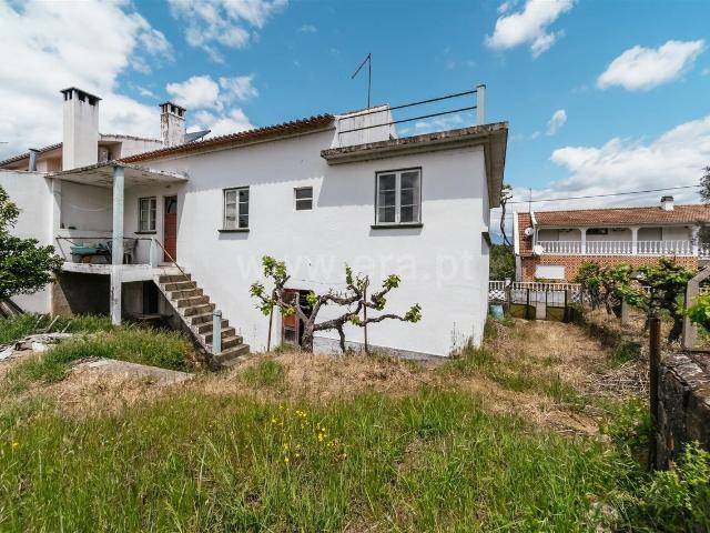 Moradia Geminada T4 / Covilhã, Ourondo