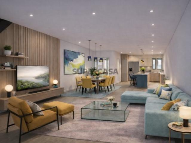 Moradia Geminada T4 Duplex com Logradouro e Sótão | Barreiro A 30 min de Lisboa