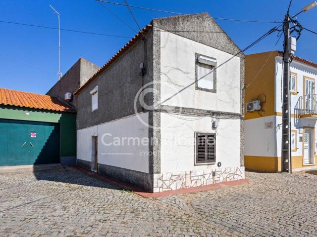 Moradia geminada T4 de 2 pisos em Santo Amaro Sousel 100m² Sousel