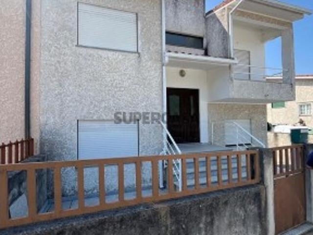 Moradia geminada T4 em Belinho e Mar de 171 m²