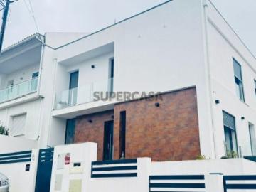 Casa à venda em Ramada e Caneças - Varanda