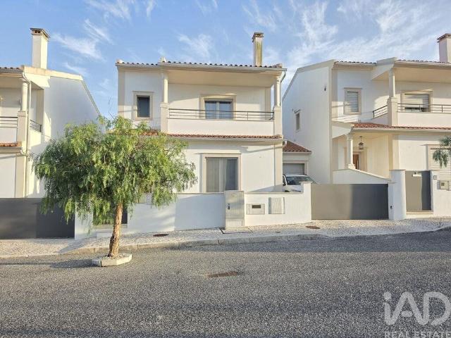 Moradia geminada T4 em Cela de 156 m² 156m² Cela