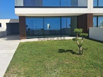 Moradia geminada T4 em Esposende, Marinhas e Gandra de 188,5 m²