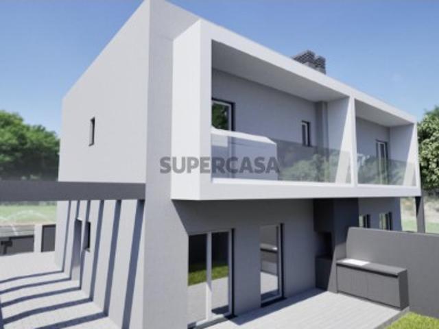 Moradia Geminada T4 em Fernão Ferro, Setúbal