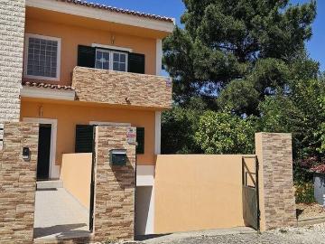 Moradia geminada T4 em Gâmbia Pontes Alto da Guerra 240m² Setúbal São Sebastião