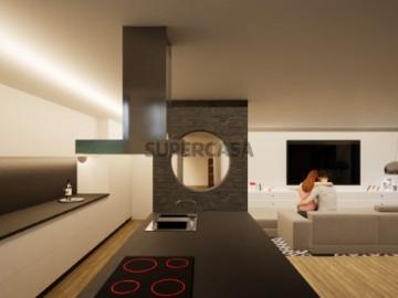 Moradia geminada T4 em Loureiro