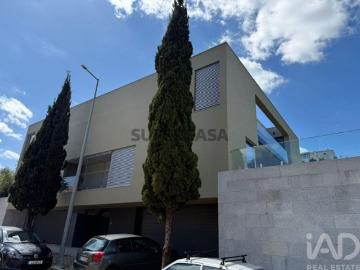 Moradia geminada T4 em Penafiel de 386,1 m²