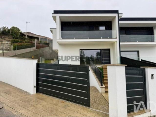 Moradia geminada T4 em Recezinhos São Mamede de 178 m²