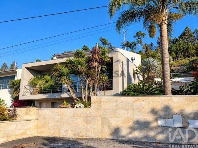 Moradia geminada T4 em Ribeira de 200 m²