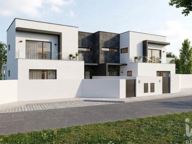 Moradia geminada T4 em Santa Catarina da Serra e Chainça de. 184m² Santa Catarina da Serra e Chainça