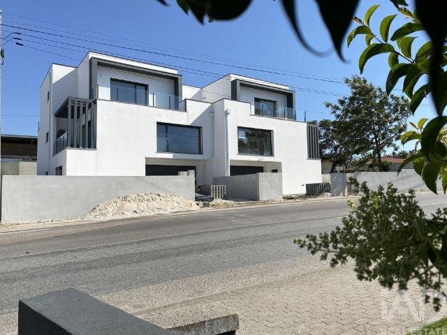Moradia geminada T4 em Santa Catarina da Serra e Chainça de. 184m² Santa Catarina da Serra e Chainça
