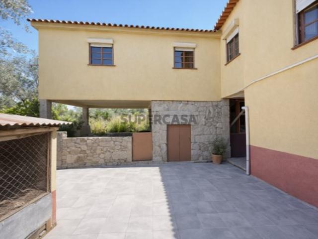 Moradia Geminada T4 Gouveia