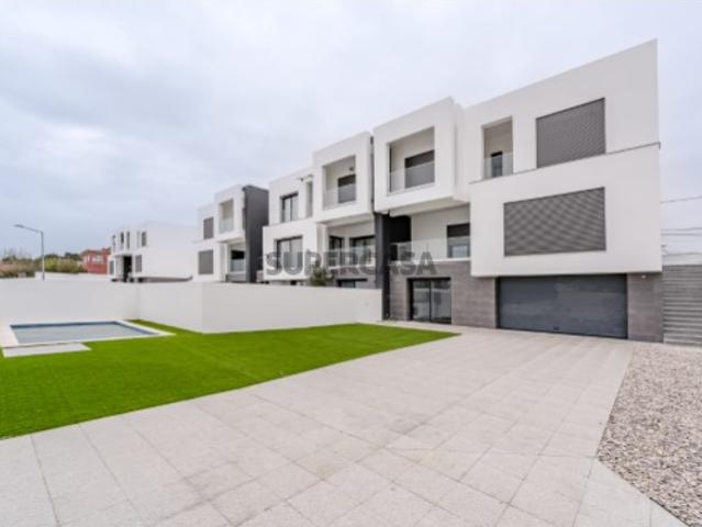 Moradia Geminada T4 Piscina Vale de Milhaços/Corroios