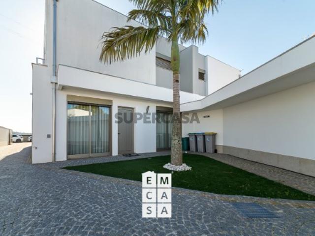 Moradia Geminada T4 Venda em Santa Maria da Feira, Travanca, Sanfins e Espargo,Santa Maria da Feira