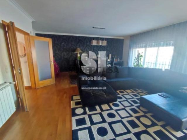 Moradia Geminada T4