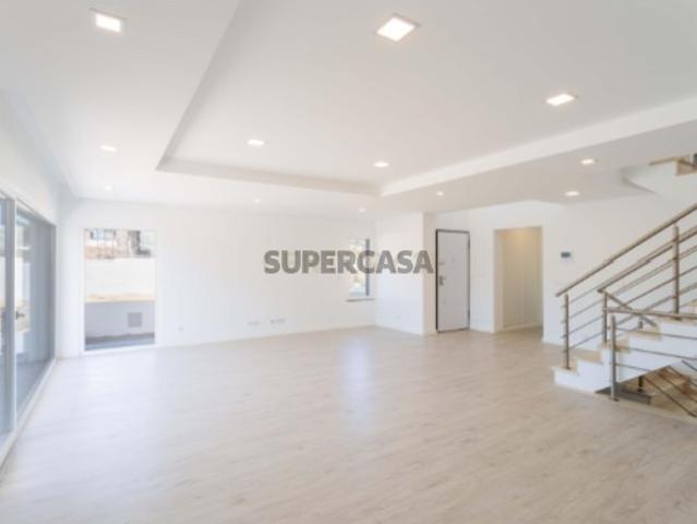 Oportunidade: Moradia T5 com jardim e piscina, na Sobreda, Almada. Em Venda!